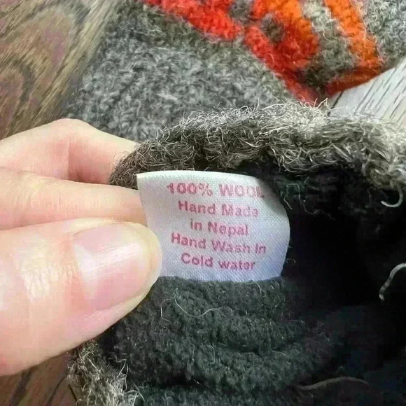 Balta Funwear 100% Wool Aztec Grey and Orange Mittens  Winter Accessory - Picture 10 of 10